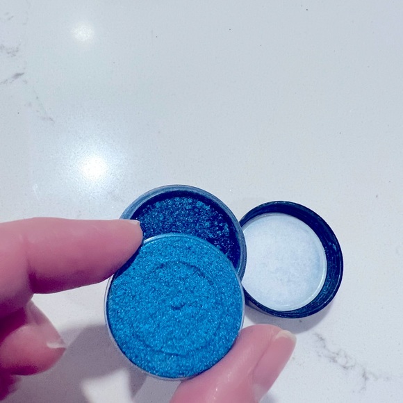 MAC pigments in blue - larger size !!! - Picture 2 of 4